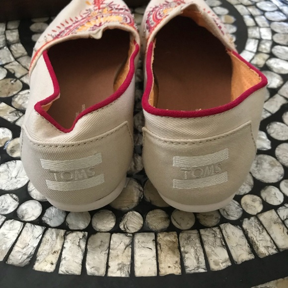 Toms Beaded Red and Cream tribal print beaded shoe - Picture 4 of 6